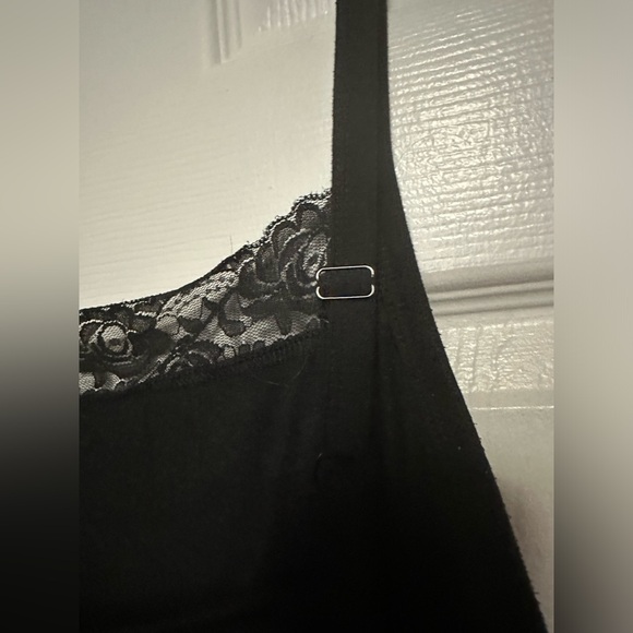 2X (18W-20W) black tank top, adjustable straps.  Length to hips:rose lace edging - Picture 3 of 5